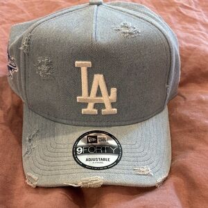 New Era LA Distressed Denim Cap - denim blue